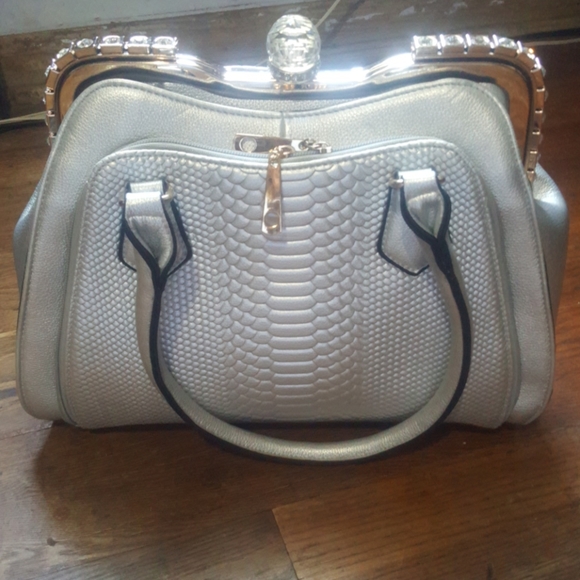 Handbag - Picture 3 of 16